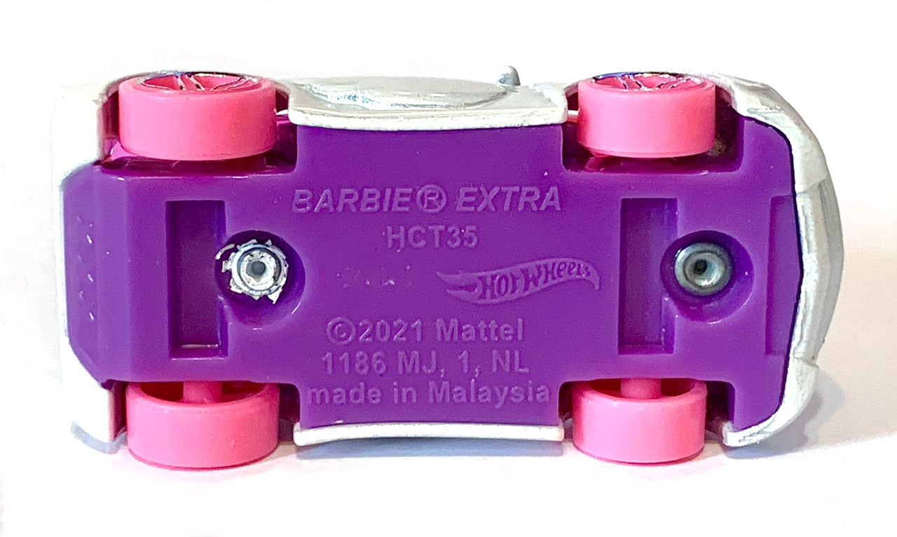 Hot Wheels 2023 - Barbie Extra - HKH11