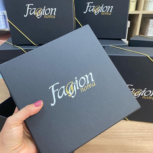 Caixa personalizada com logo em silk - Faggion