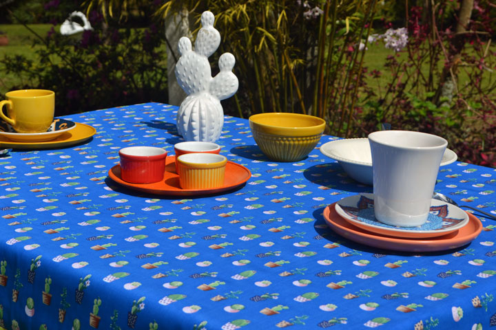 toalha de mesa azul com cactos retangular 6 lugares