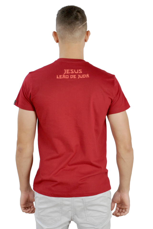 Camiseta Leão Cruz /  Vermelha  - Universo Bíblico Rs