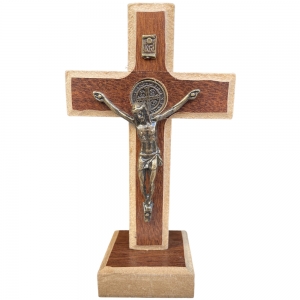 Crucifixo 12,5 cm, MDF, mesa e parede, c/ medalha São Bento