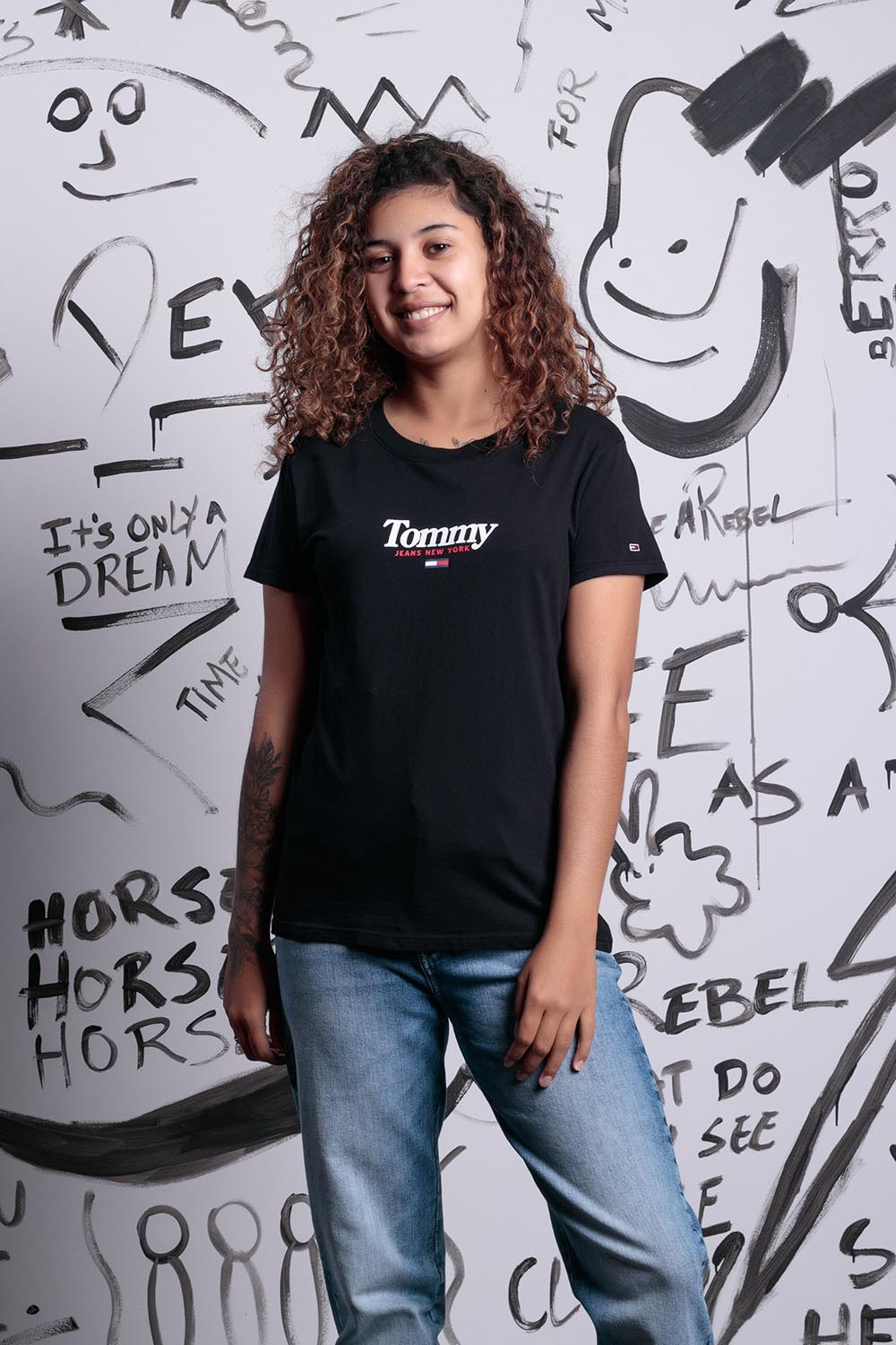 BLUSA TOMMY JEANS ESSENTIAL LOGO