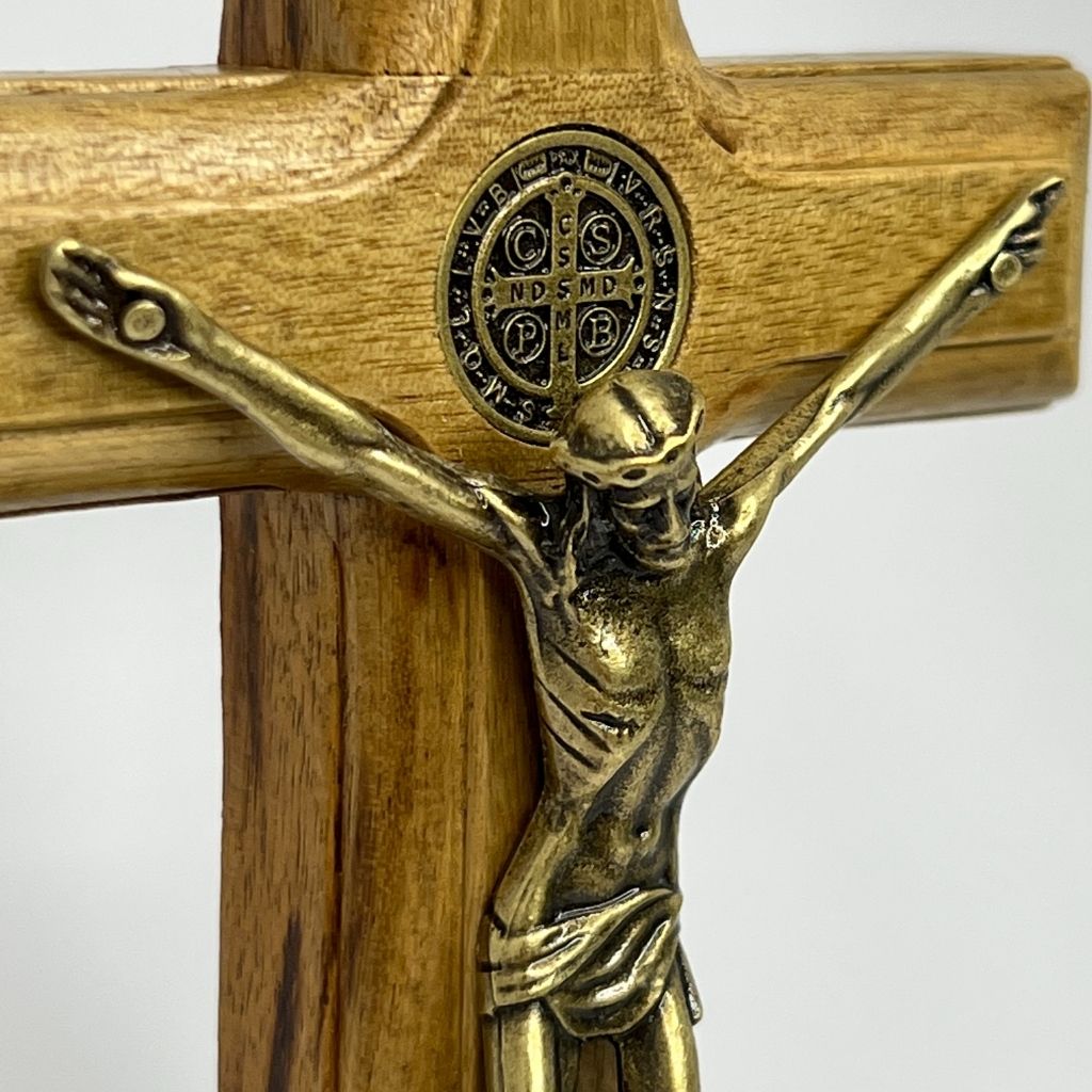 Crucifixo Madeira C/Medalha de São Bento 17cm