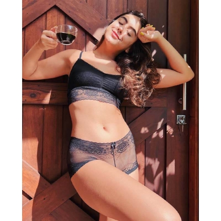 Conjunto lingerie sutiã de renda tule sem bojo e calcinha de renda na cor preta - Renata