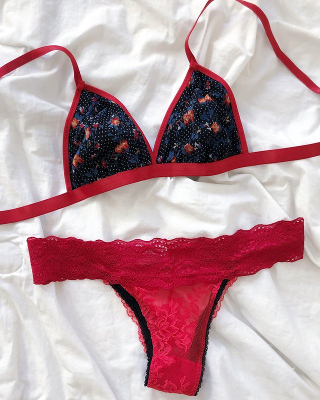 Conjunto lingerie sutiã de tule e renda sem bojo e calcinha de renda vermelho - Bastiana + Amora