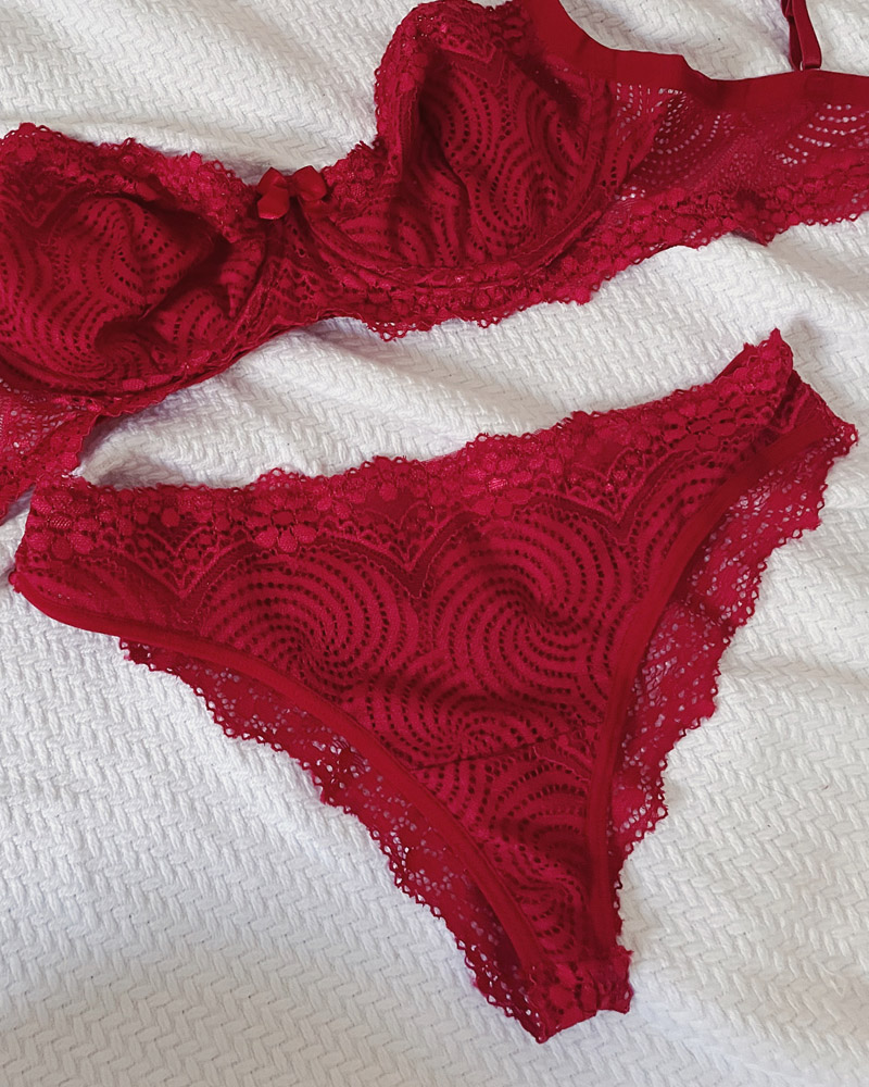 Conjunto lingerie sutiã de renda com aro e calcinha de renda na cor vermelho - Alice