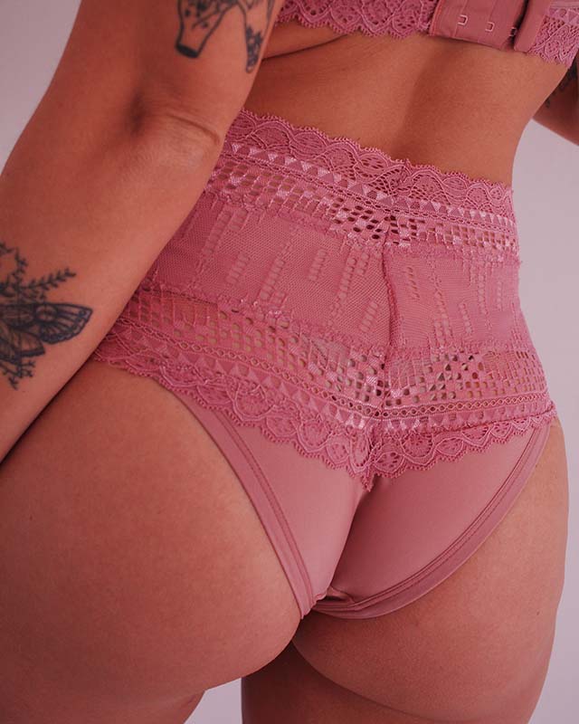 Conjunto lingerie top triângulo de renda rosa e marrom sem bojo + calcinha cintura alta - vovó Geo + Milagres