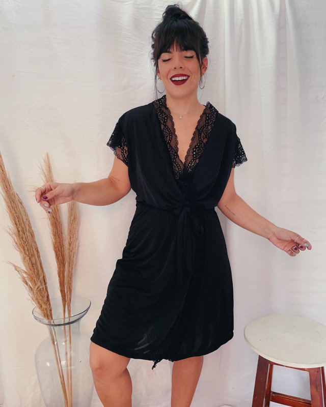 Conjunto lingerie sutiã com aro e calcinha de renda na cor preta - Pertina + Miranda