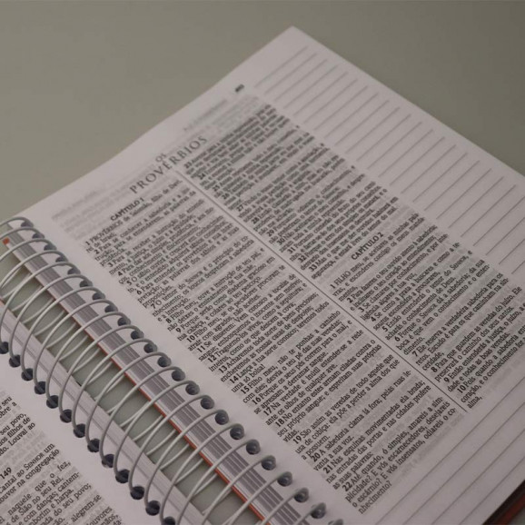 Bíblia Sagrada Anote a Palavra | ACF | Letra Normal | Capa Dura | Flores Rosas | Espiral | Com Espaço Para Anotações