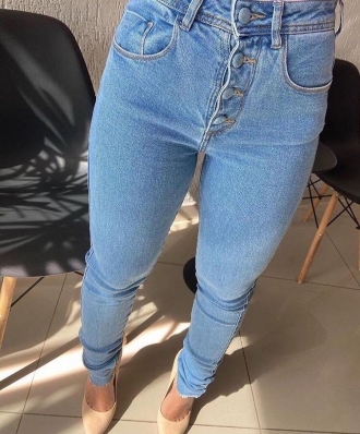 Calça jeans c/ botões