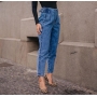 Calça jeans fivelas