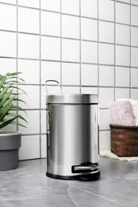 Lixeira com pedal e balde de 3 litros em aço inox para cozinhas, escritórios, recepções e banheiros - Decorline Brinox