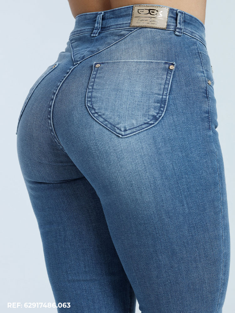 Calça Jeans Cigarreti Modelagem Excepcional + Detalhe em 
