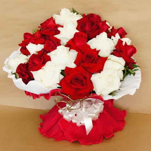 Buquê 24 Rosas - Perdoe-me - Rosas Vermelhas e Brancas - Importadas  - Batista Reis - Flores Online