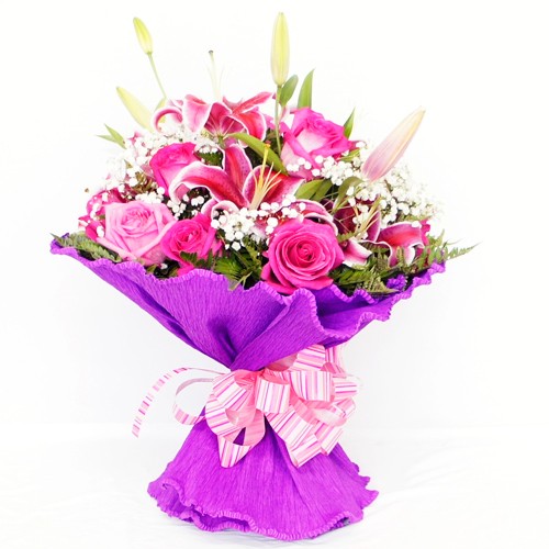 Buquê Pink Retrô 8 Rosas  e 3 flores Lírios Perfumados  - Batista Reis - Flores Online