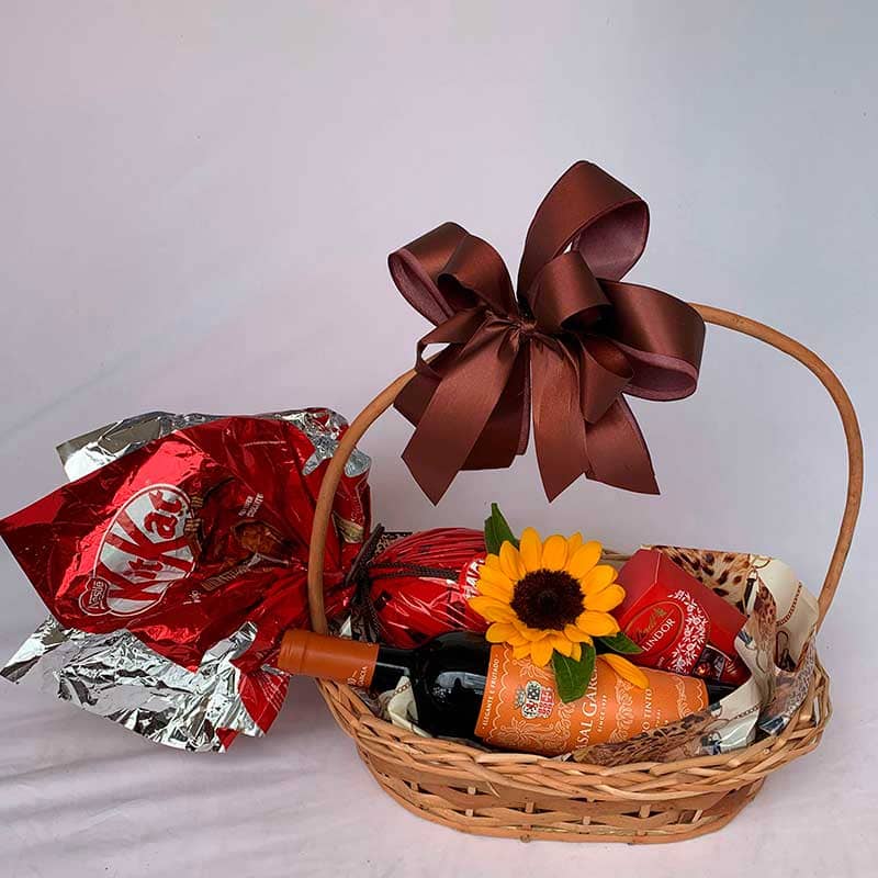 Cesta de Páscoa e Flores e Chocolate Belga!  - Batista Reis - Flores Online