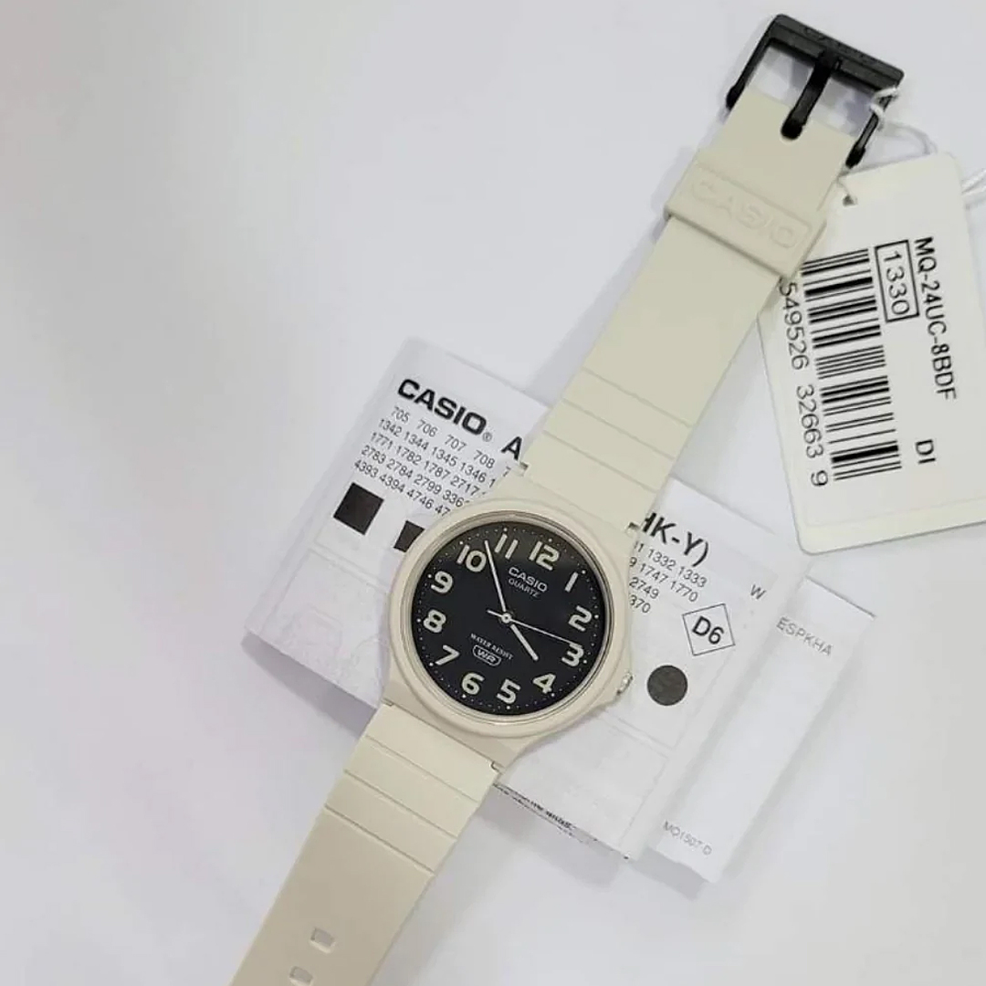 Relógio CASIO Feminino Branco Com Mostrador Preto MQ-24UC-8BDF Standard