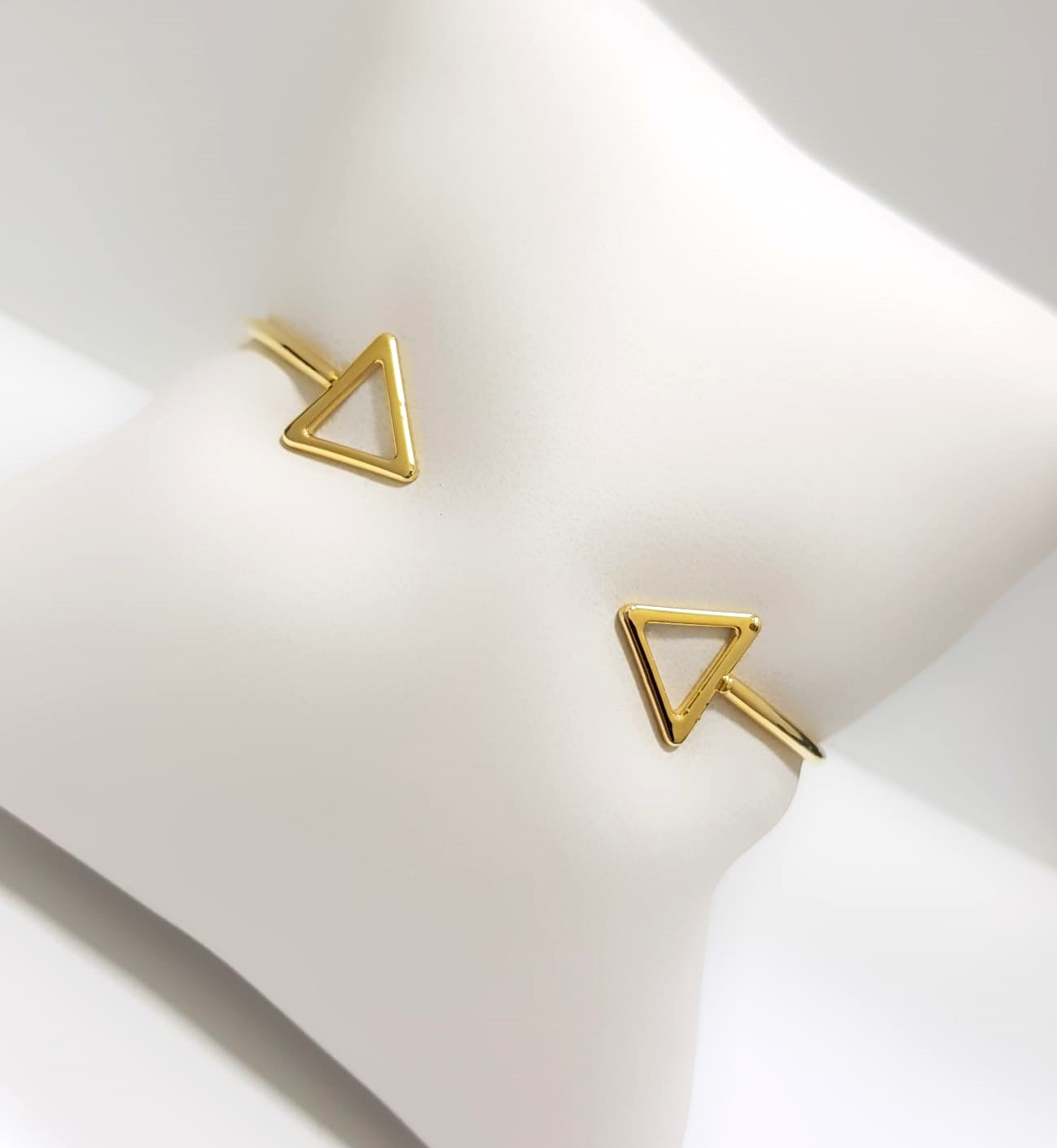 Bracelete Triângulo Liso Banhado em Ouro18k  - Lazzuli Joias