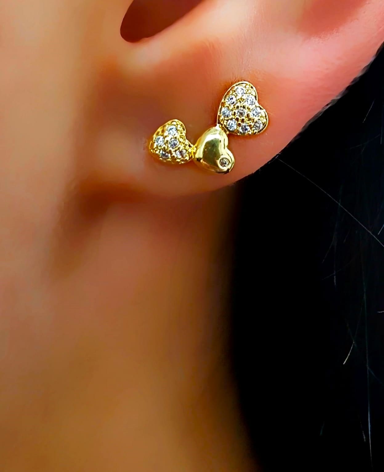 Brinco Mini Ear Cuff 3 Corações Micro Zircônias Banhado em Ouro18k (SKU: 00032107)  - Lazzuli Joias