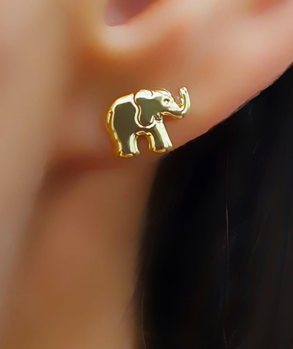 Brinco Mini Elefante Abaulado Liso Banhado em Ouro18k  - Lazzuli Joias