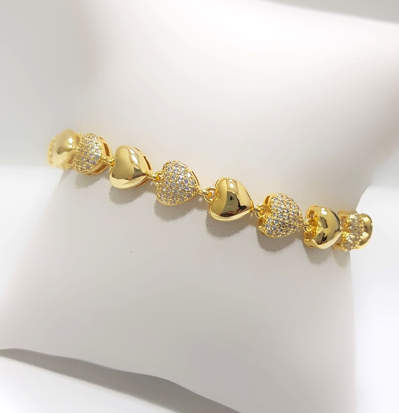 Pulseira 16 Mini Corações Intercalados Luxury Banhado em Ouro18k - Lazzuli Joias