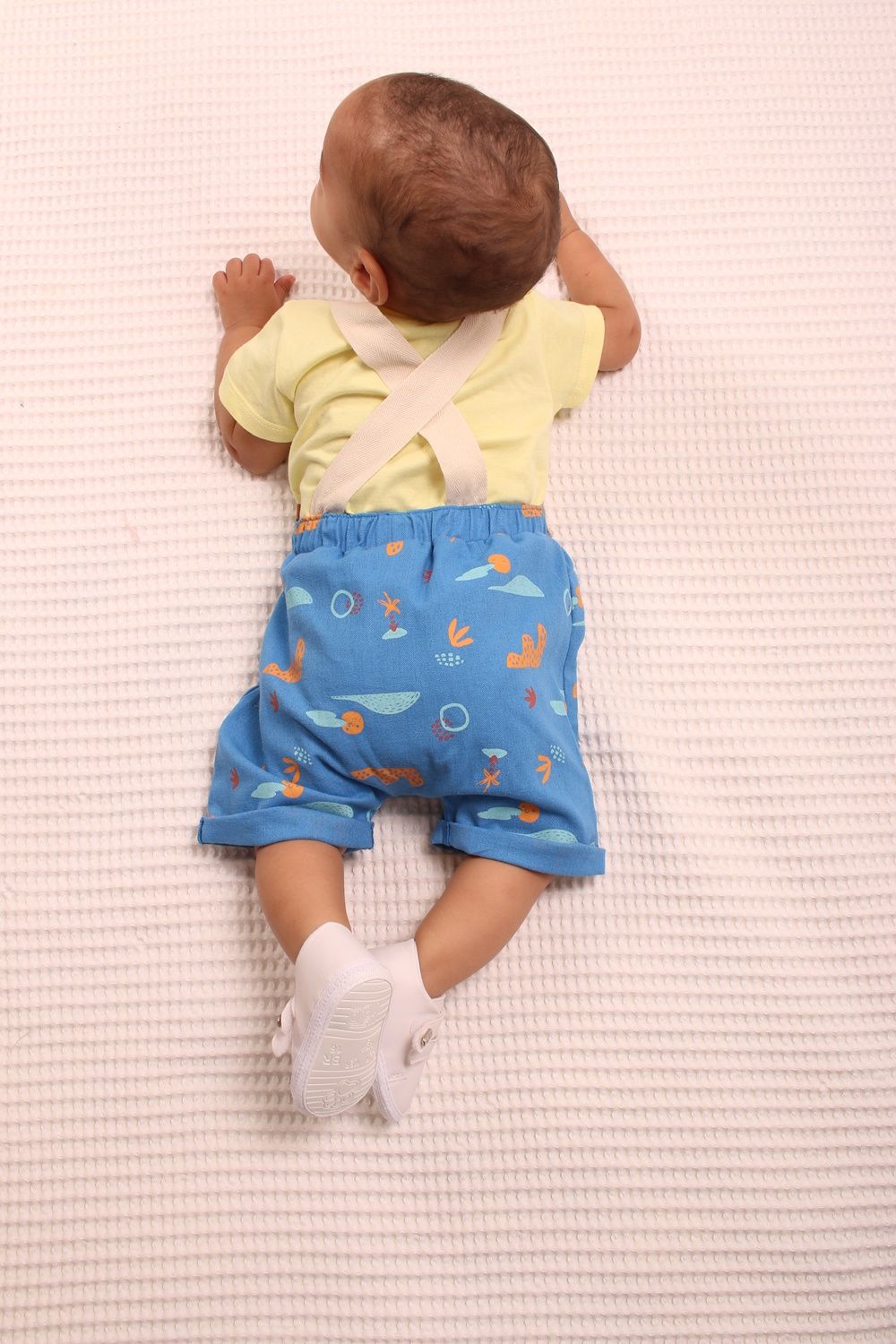 Bermuda bebê linho com suspensório - Lápis de Cor - Moda Infantil