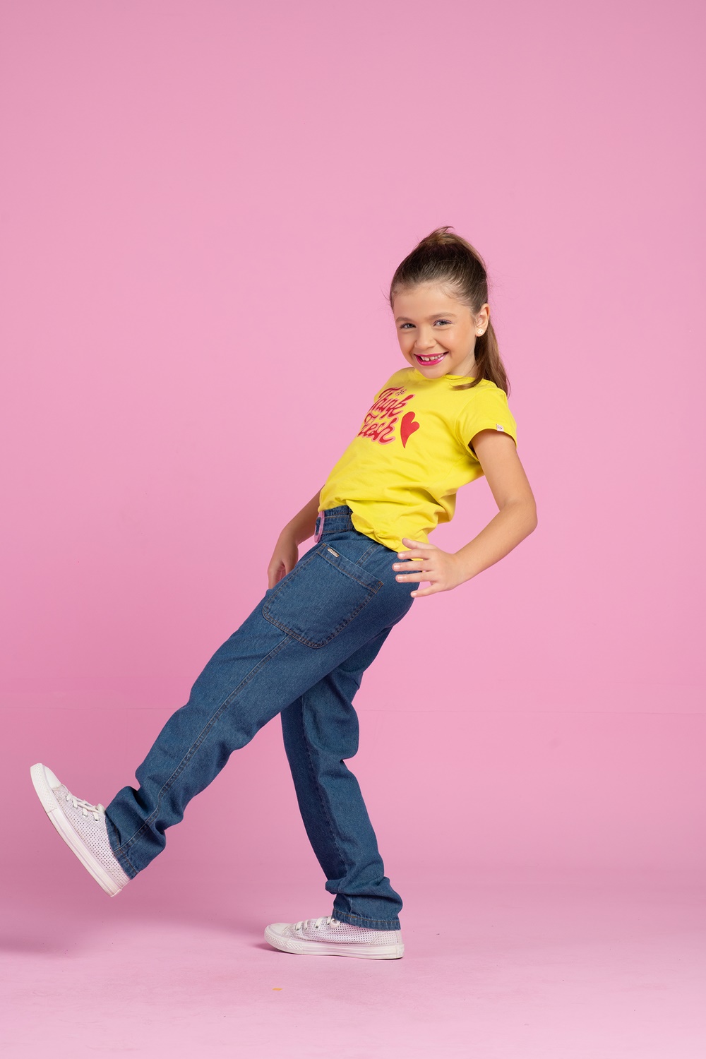 Calça infantil jeans com cinto  - Lápis de Cor - Moda Infantil