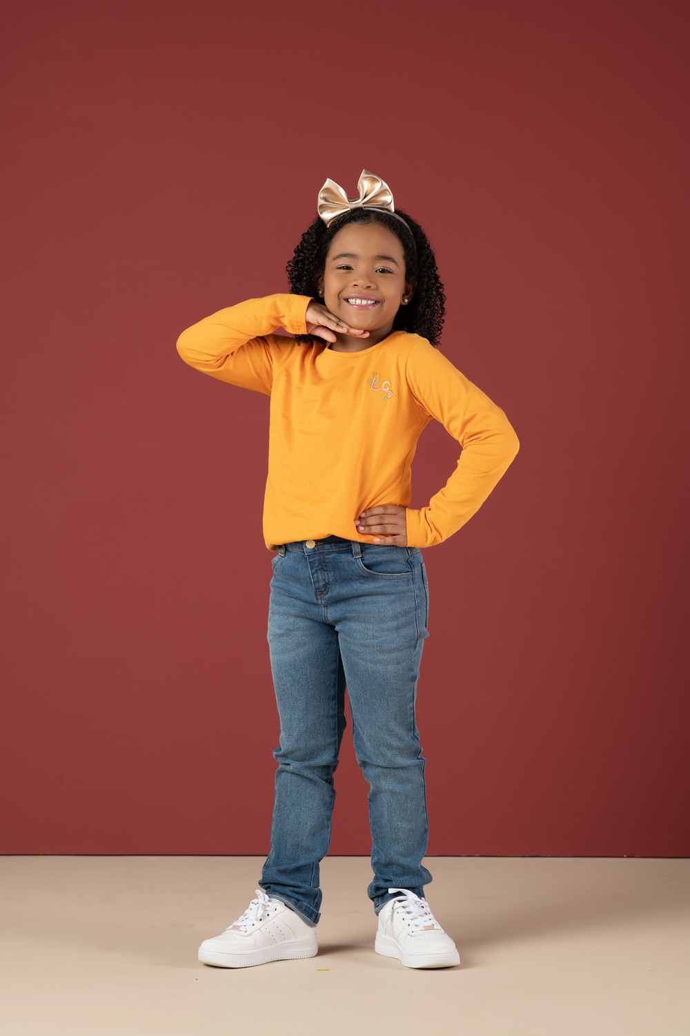 Calça jeans infantil com bordado coração - Lápis de Cor - Moda Infantil