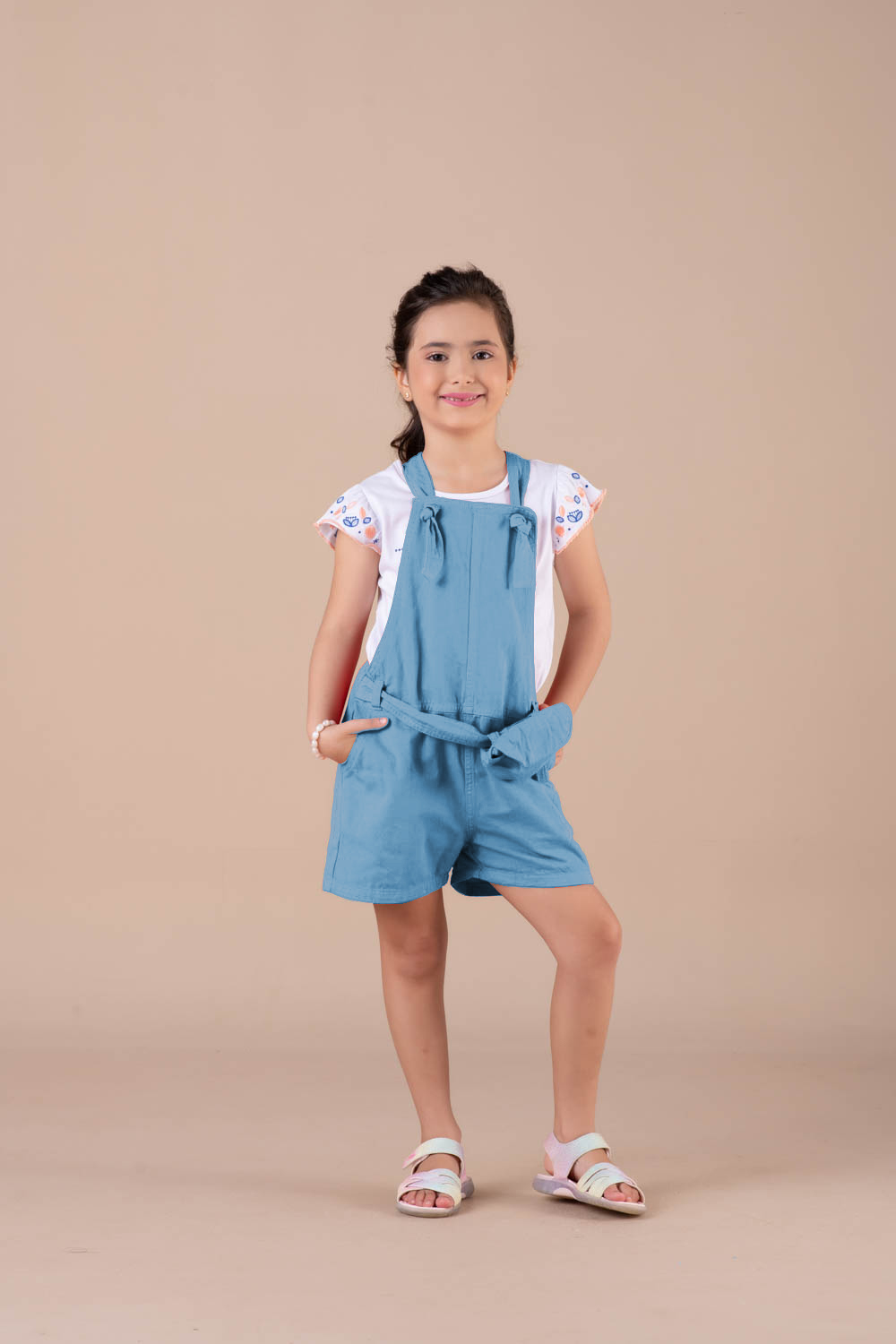 Jardineira infantil color com pochete/bolsinha  - Lápis de Cor - Moda Infantil