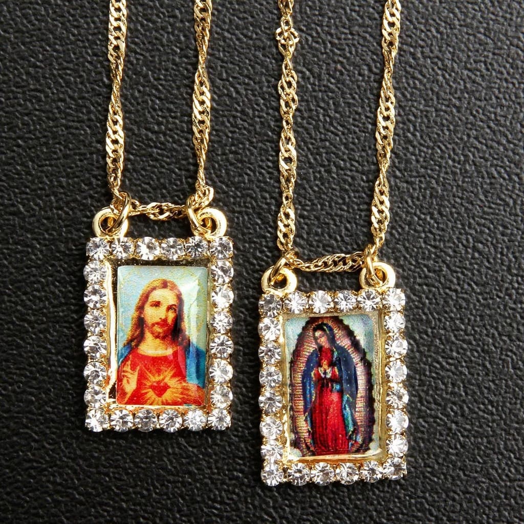 Escapulário Feminino Nossa Senhora de Guadalupe Folheado a Ouro Com Strass