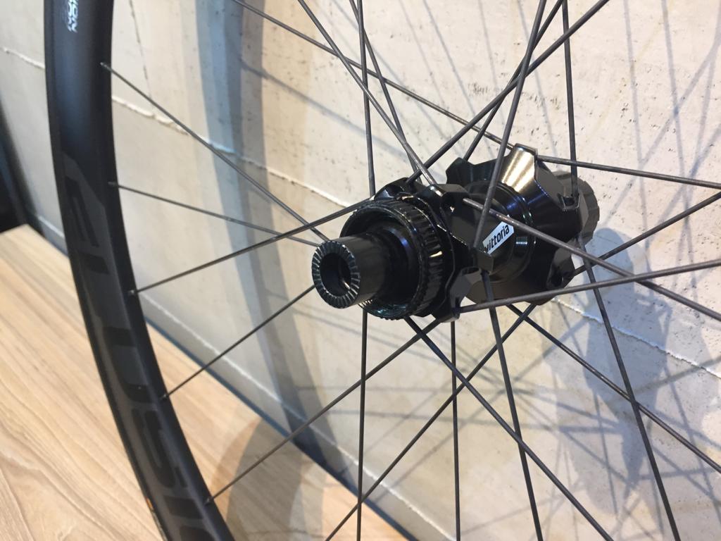 Rodas de Ciclismo Vittória Elusion disc C42 Carbon Clincher - Usada