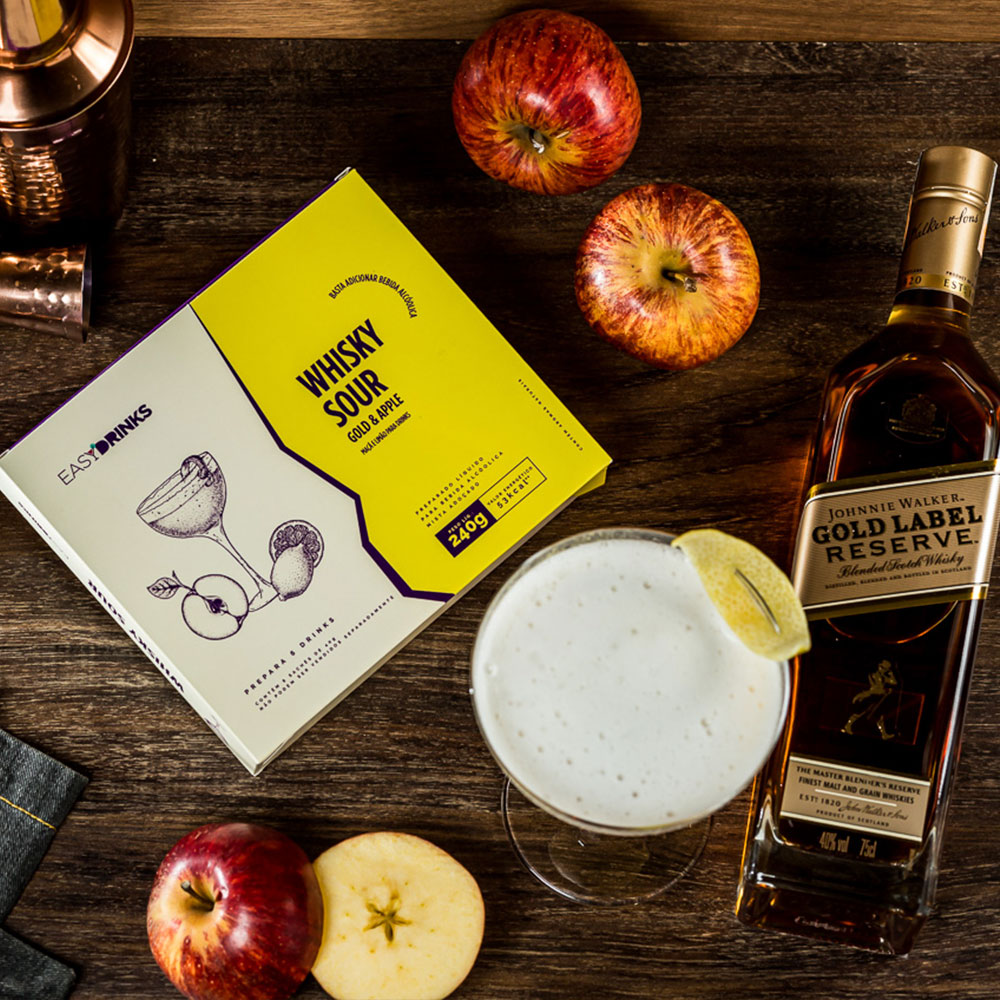 Kit Golden: Clássico Whisky Sour Gold & Apple + Johnnie Walker Gold Label + Brinde 2 Copos Whisky  - Easy Drinks