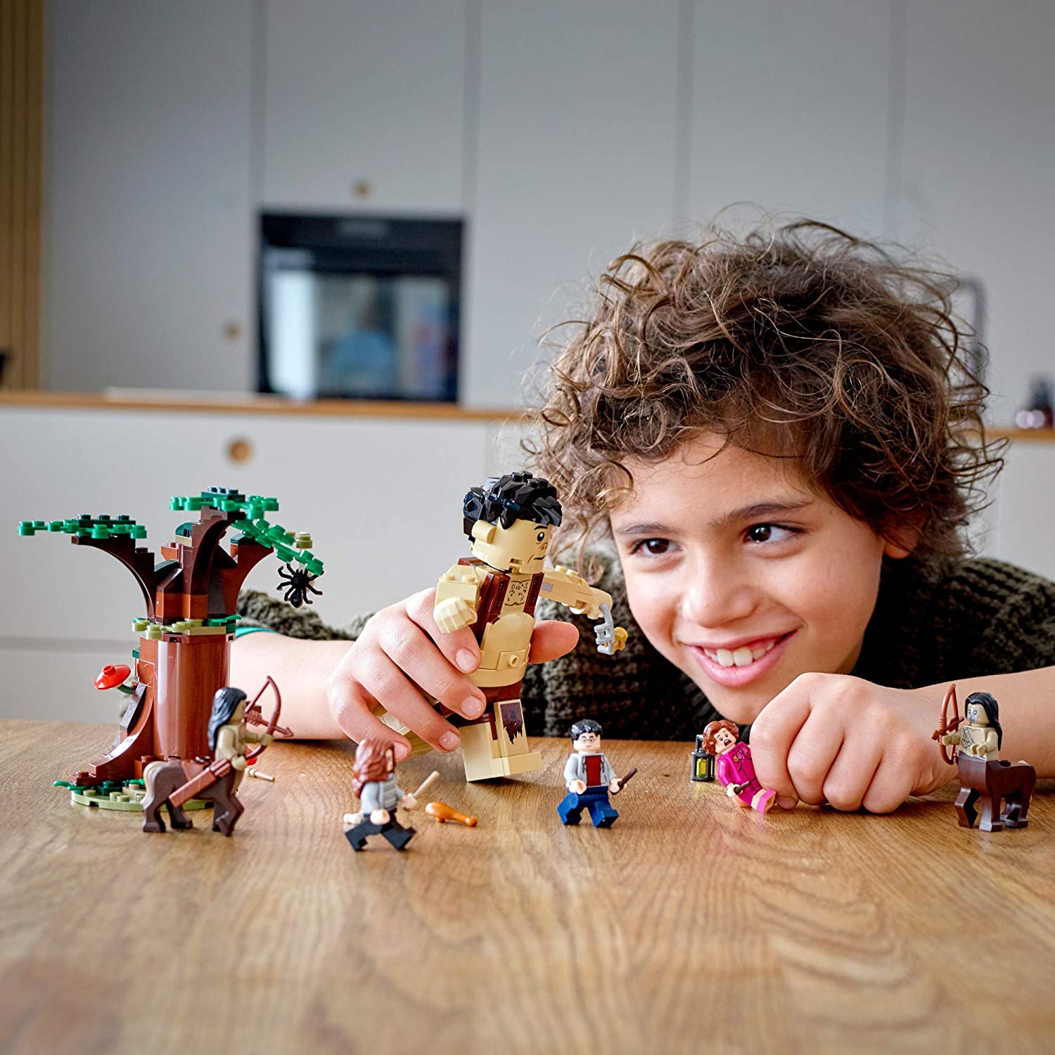 Lego Harry Potter 75967 - A Floresta Proibida: O Encontro de Grope e Umbridge - Foto 3