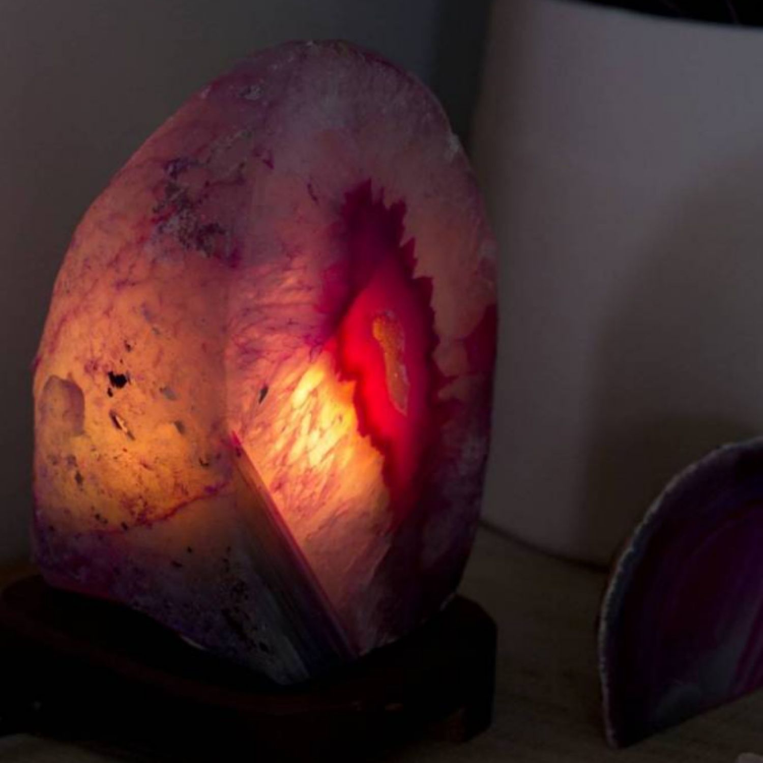 Luminária Bivolt 20cm Com Pedra Natural Ágata Rosa