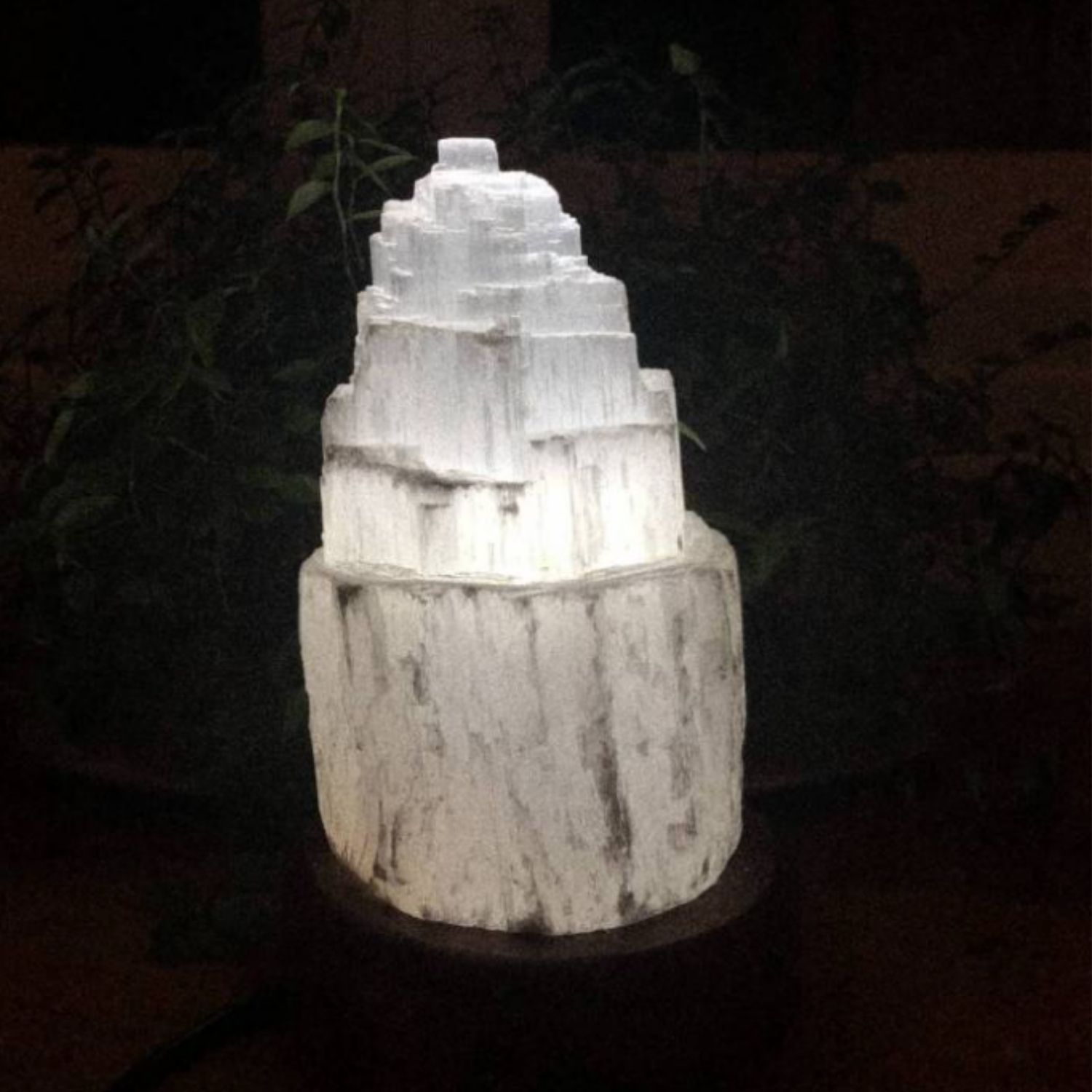 Luminária Bivolt 20cm Com Pedra Natural Selenita