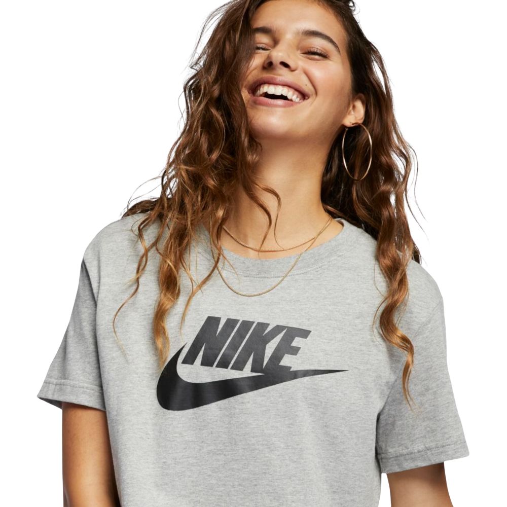 Camiseta Cropped Nike Sportswear Essential Preto BV6175