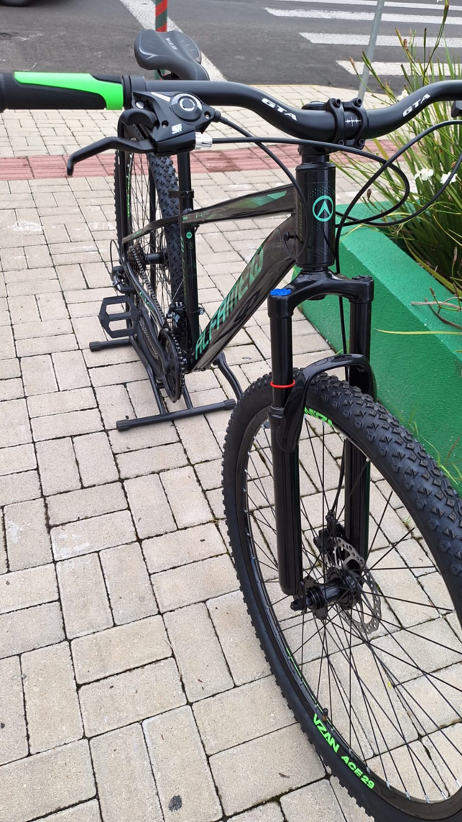 Bicicleta Alfameq AFX alumínio preta/verde aro 29
