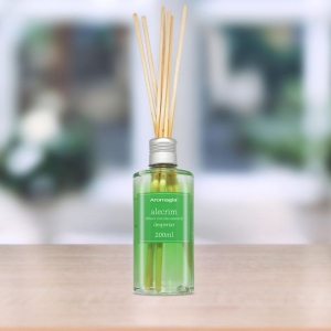 Difusor por varetas Aroma Sticks Aromagia - Alecrim 200ml - Aroma herbal e canforado para uma sensação revigorante.