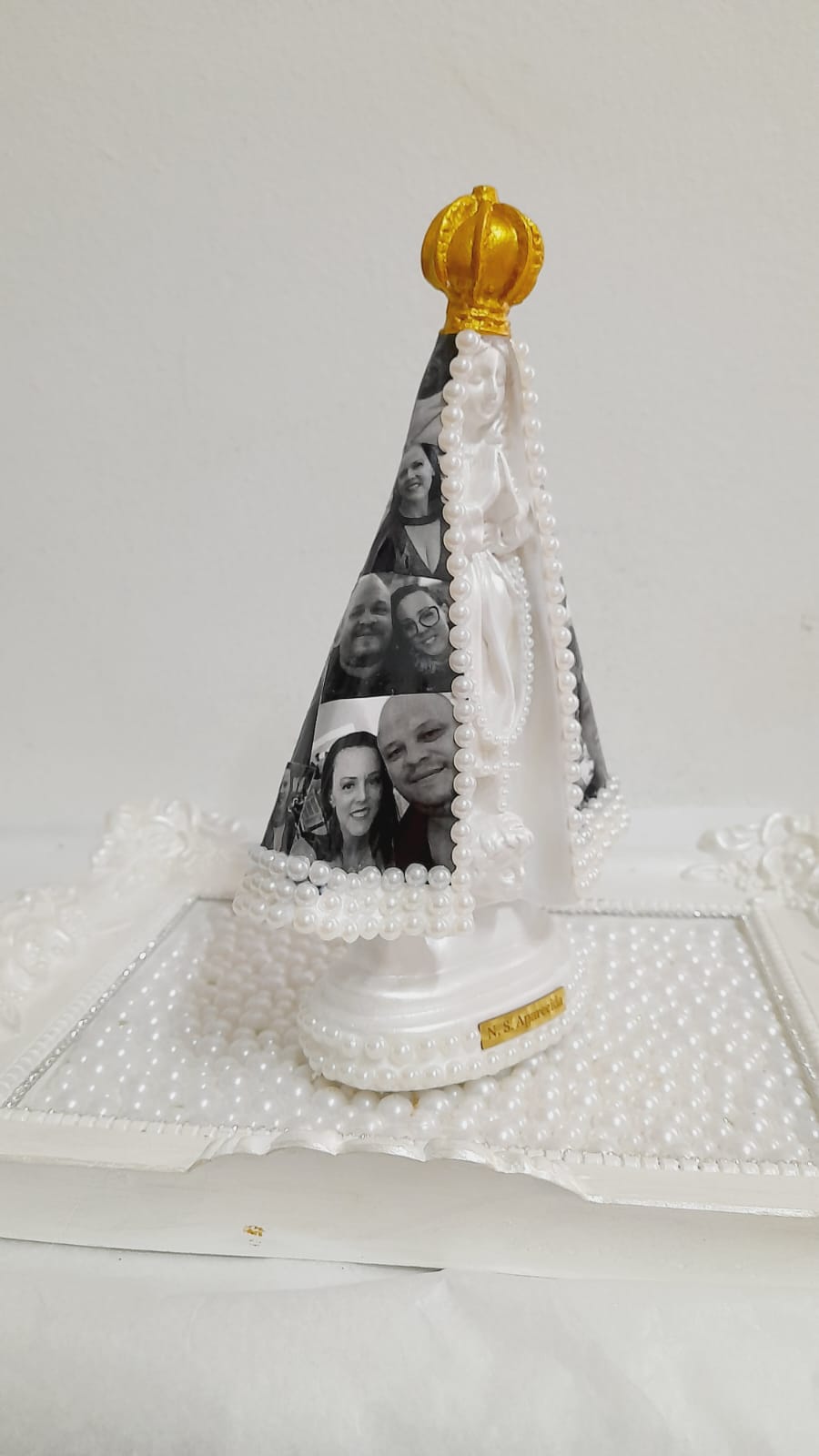 Imagem 22 cm com fotos Preto e Branco no manto, com pérolas  Nossa Senhora Aparecida