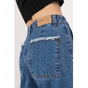 Calça pantacourt em jeans