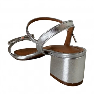 Sandália metalizada prata com laço de strass Vizzano