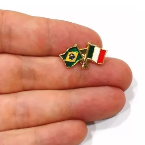 Bóton Bandeiras Brasil x Itália Folheado A Ouro 2,3cm
