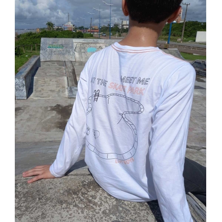 Camiseta Menino Manga Longa Estampa Skate Frente e Costas