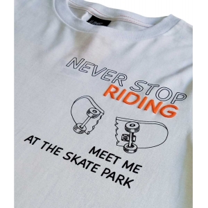 Camiseta Menino Manga Longa Estampa Skate Frente e Costas