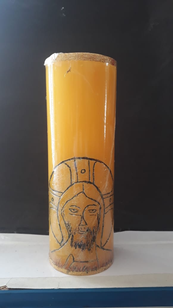 VL07 - Vela Altar Amarela Face de Cristo 70mmX205mm  - VindVedShop - Distribuidora Catolica