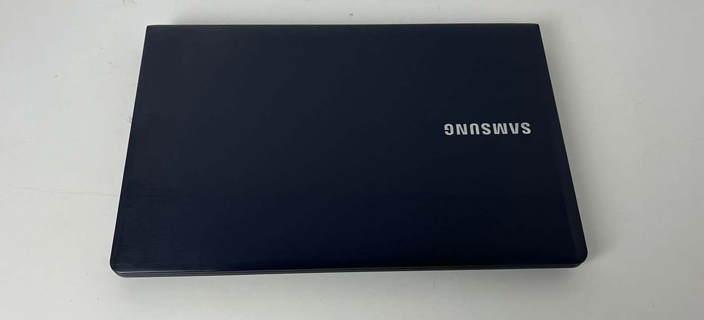Notebook Samsung NP270E5K-KW1BR 15.6" Intel Core i3 2GHz 4GB HD-1TB + Alphanumérico