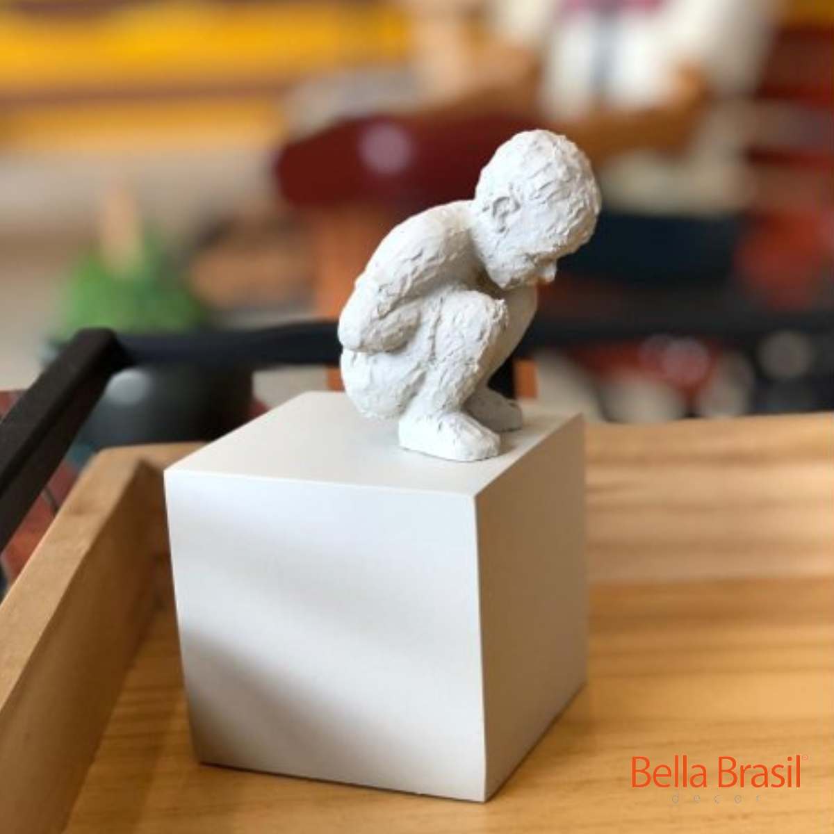 Escultura Calegari Formato de Pessoa em Polirresina - Bella Brasil Decor
