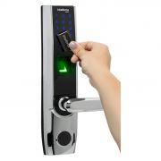Fechadura digital 5 em 1 biometria, senha, tag, chave e app intelbras  abre para direita FR 500 D