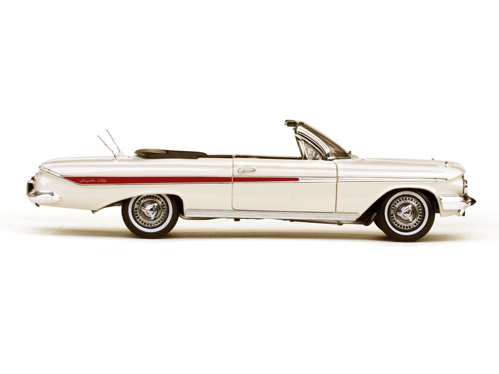 1961 Chevrolet Impala Open Convertible - Escala 1:18 - Sun Star