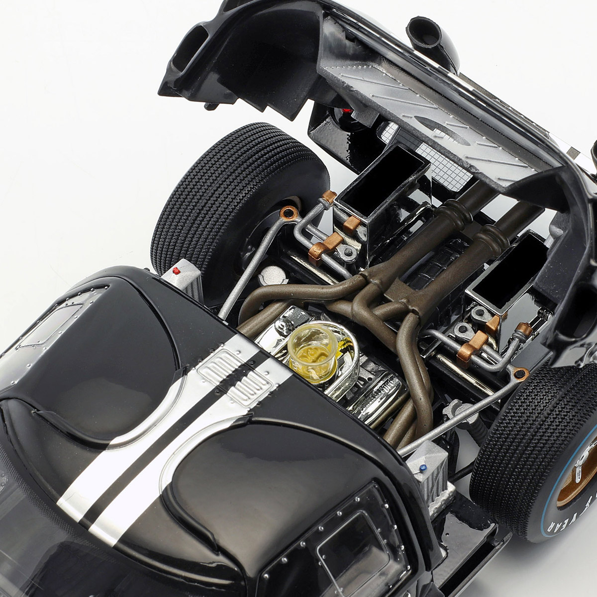 1966 Ford GT-40 MK II #02 - Escala 1:18 - Shelby Collectibles